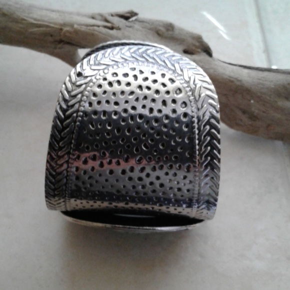 Neiman Marcus Faux Turquoise Bracelet - Picture 5 of 5